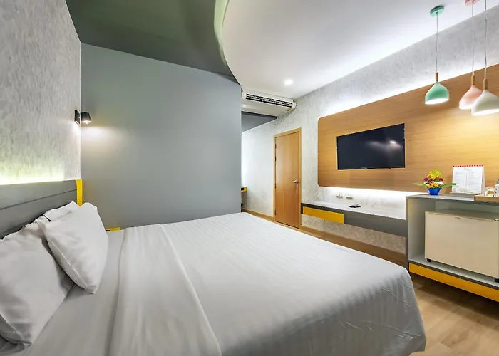 Qiu Sukhumvit - Bts On Nut Station 4*