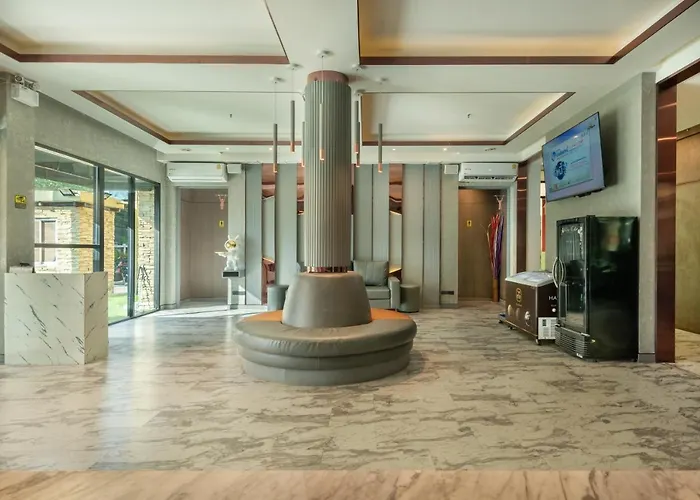 Qiu Sukhumvit - Bts On Nut Station 4*