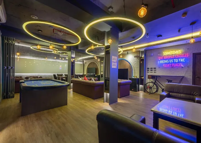 Qiu Sukhumvit - Bts On Nut Station 4*