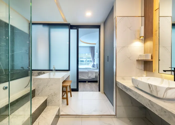 Qiu Sukhumvit - Bts On Nut Station Hotel