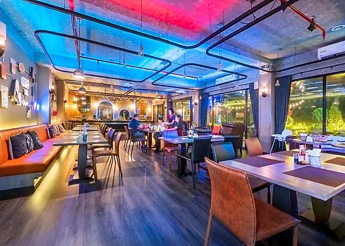 Qiu Sukhumvit - Bts On Nut Station Hotel 4*