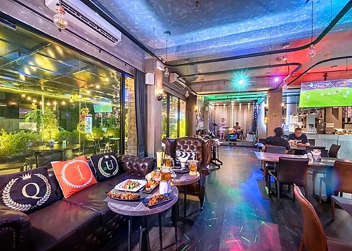 Qiu Sukhumvit - Bts On Nut Station Hotel