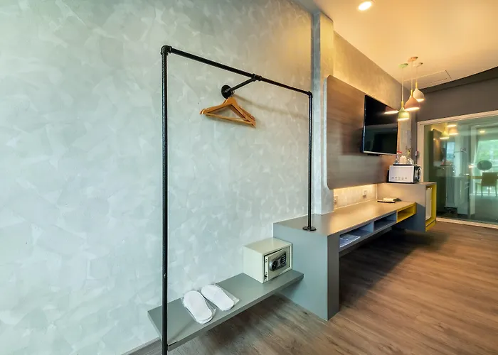 Hotel Qiu Sukhumvit - Bts On Nut Station