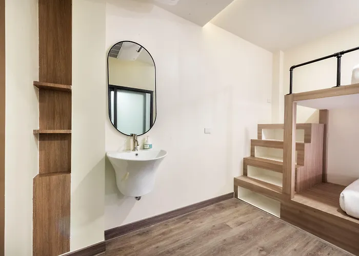 Qiu Sukhumvit - Bts On Nut Station Hotel