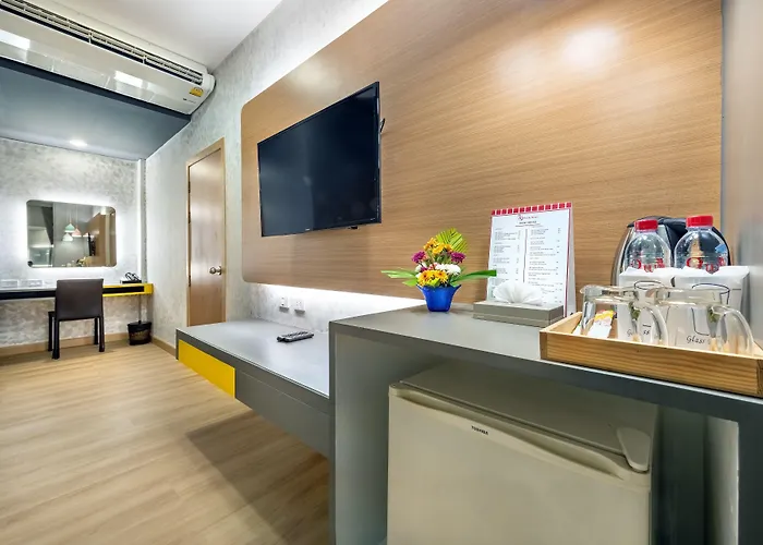 Qiu Sukhumvit - Bts On Nut Station Hotel 4*