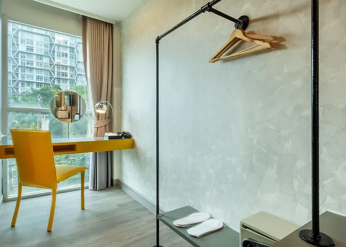 Hotel Qiu Sukhumvit - Bts On Nut Station 4*